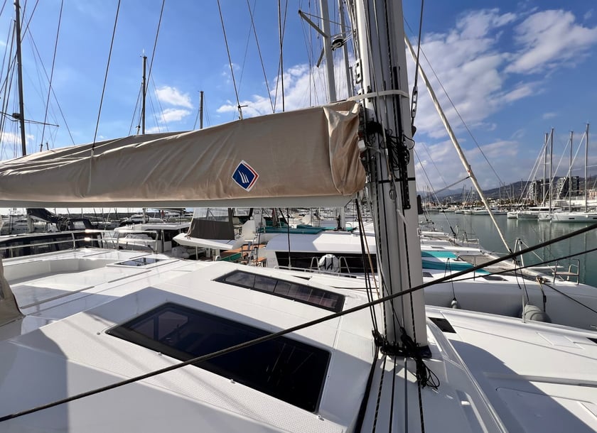 Salerno Catamarán Cabina 5  11  literas 11  invitados 13.45 m Número de anuncio: #21098 4