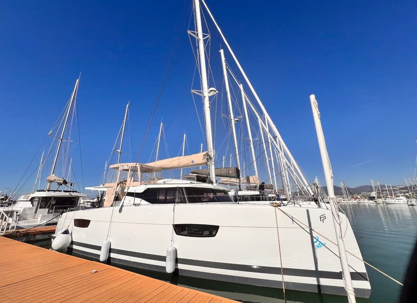 Salerno Catamarán Cabina 5  11  literas 11  invitados 13.45 m Número de anuncio: #21098