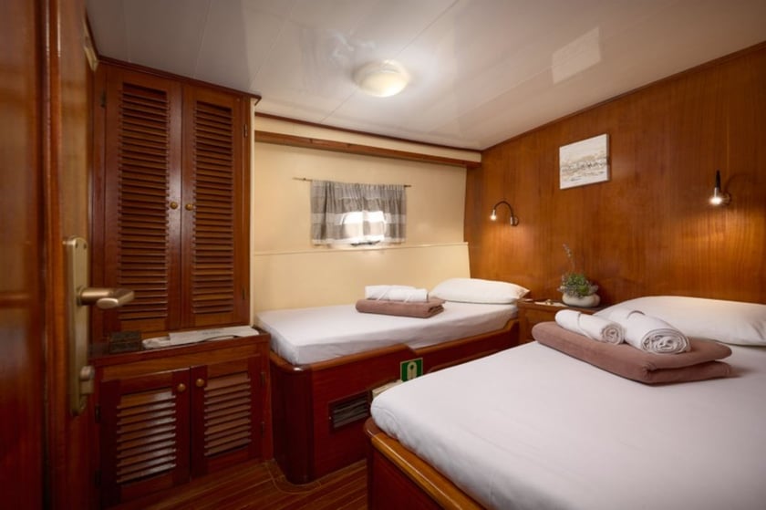 Jesenice - Dugi Rat Gulet 6 kabin Konaklama 12 kişi Seyir 12 kişi 27 m İlan No: #21102 5