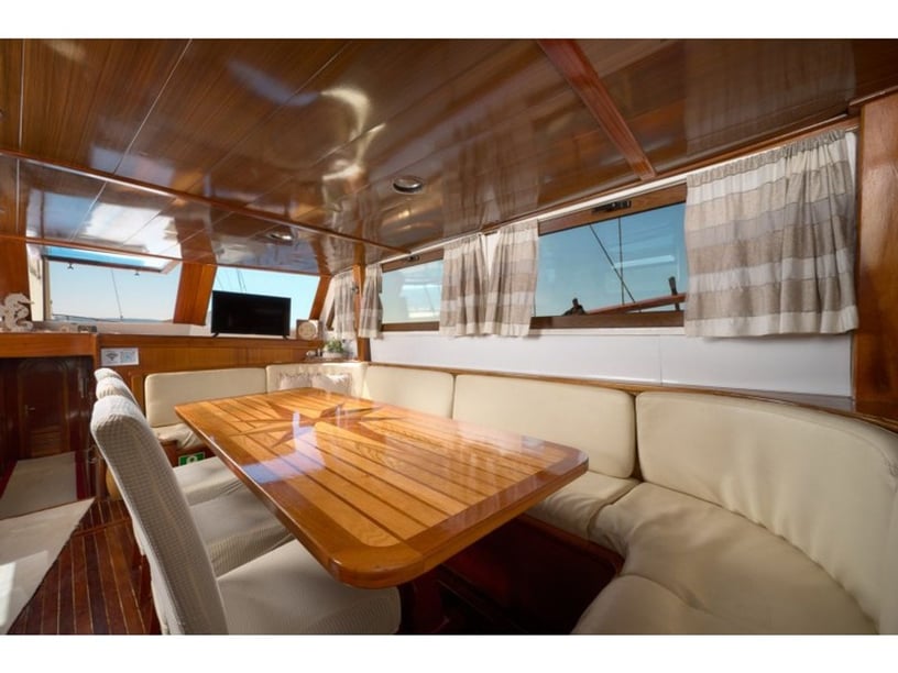 Jesenice - Dugi Rat Gulet 6 kabin Konaklama 12 kişi Seyir 12 kişi 27 m İlan No: #21102 2