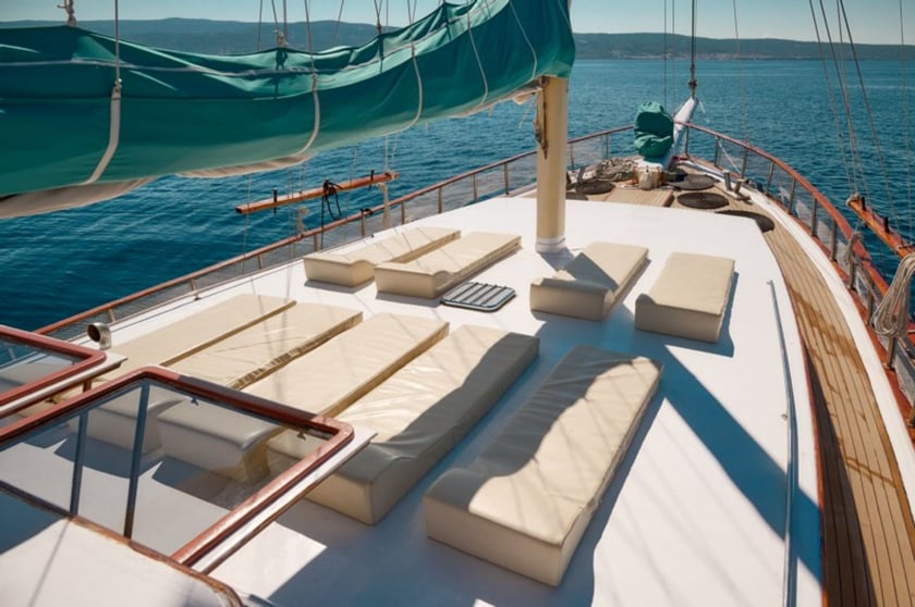 Jesenice - Dugi Rat Gulet 6 kabin Konaklama 12 kişi Seyir 12 kişi 27 m İlan No: #21102 3