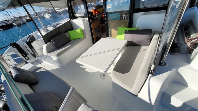 Palma de Mallorca Catamarán Cabina 3  6  literas 6  invitados 11.33 m Número de anuncio: #21120 5