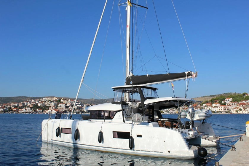 Rogoznica Catamaran 6 cabin 12 berths 12 guests 12.8 m Listing Number: #21138 5