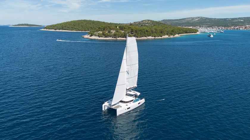 Rogoznica Catamarano cabina 6  cuccette 12  12  ospiti 12.8 m Numero dell'inserzione: #21138