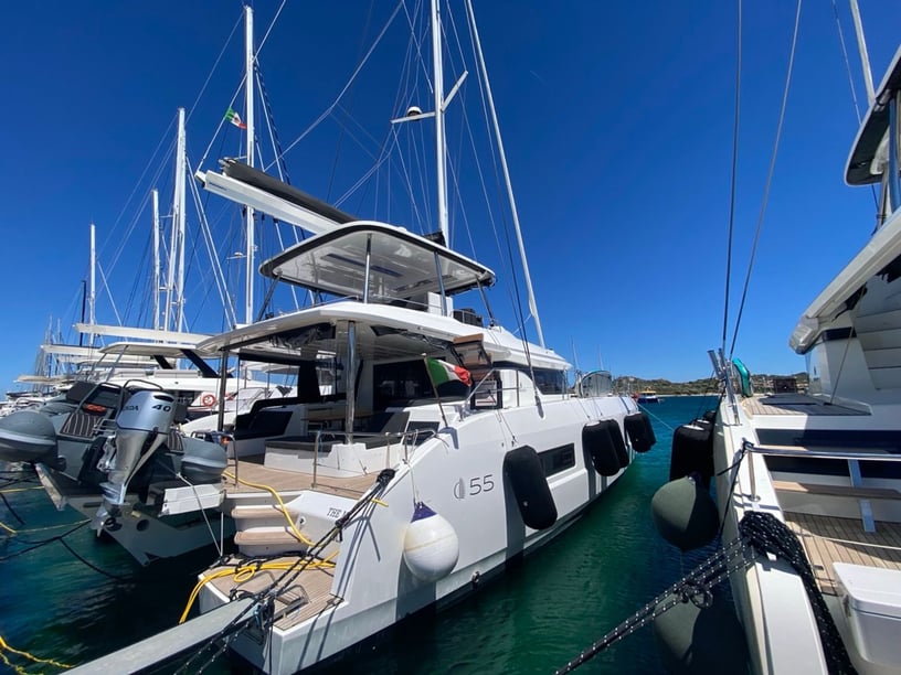 Pointe a Pitre Catamaran 5 cabin 12 berths 12 guests 16.9 m Listing Number: #21144 5