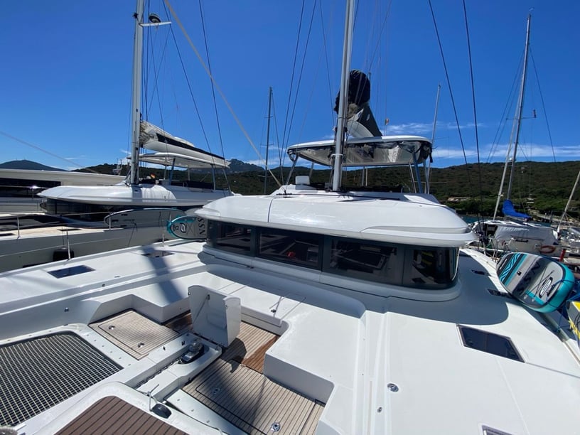 Pointe a Pitre Catamaran 5 cabin 12 berths 12 guests 16.9 m Listing Number: #21144 3