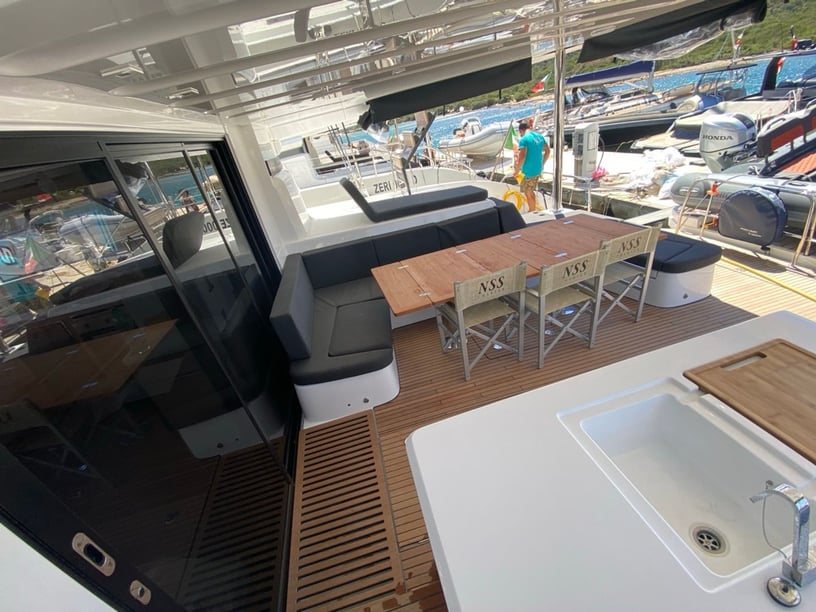 Antigua Catamaran 5 cabin 12 berths 12 guests 16.9 m Listing Number: #21145 4