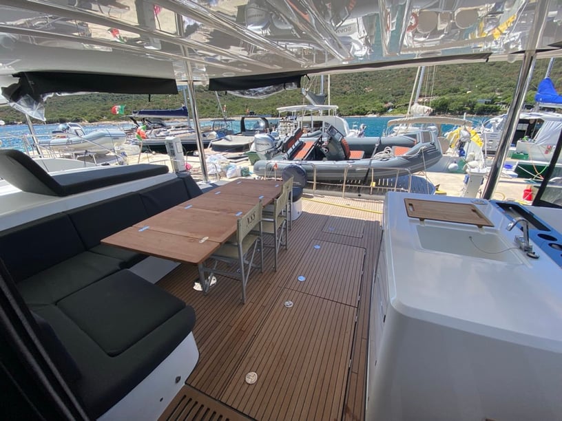 St. George's Catamaran 5 cabin 12 berths 12 guests 16.9 m Listing Number: #21147 3