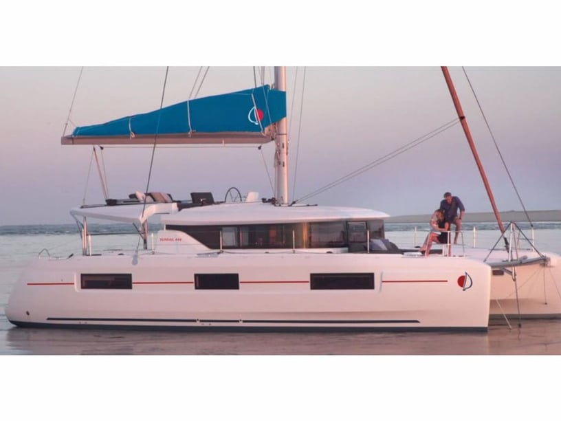 Road Town Catamaran Cabine 4  8  slaapplaatsen 10  gasten 13.99 m Lijstnummer: #2116