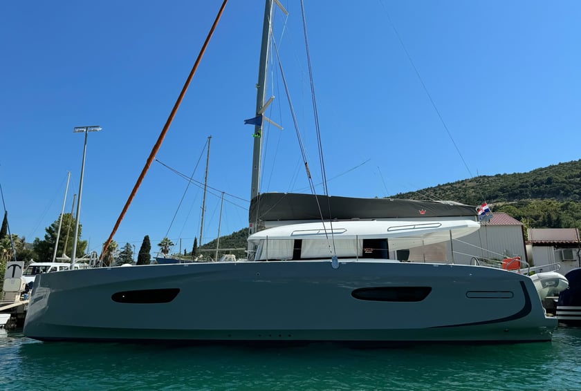 Dubrovnik Catamaran 6 cabin 12 berths 12 guests 15.99 m Listing Number: #21167 5