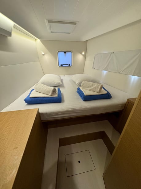 Dubrovnik Catamaran 6 cabin 12 berths 12 guests 15.99 m Listing Number: #21167 4