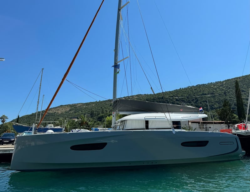 Dubrovnik Catamaran 6 cabin 12 berths 12 guests 15.99 m Listing Number: #21167 4