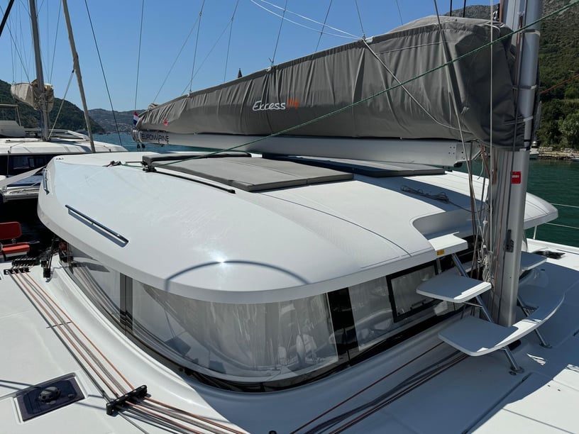 Dubrovnik Catamaran 6 cabin 12 berths 12 guests 15.99 m Listing Number: #21167 5