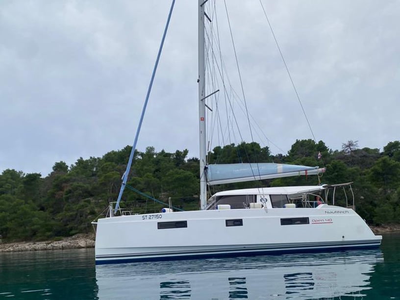 Primošten Catamaran 4 cabin 10 berths 12 guests 11.99 m Listing Number: #21173