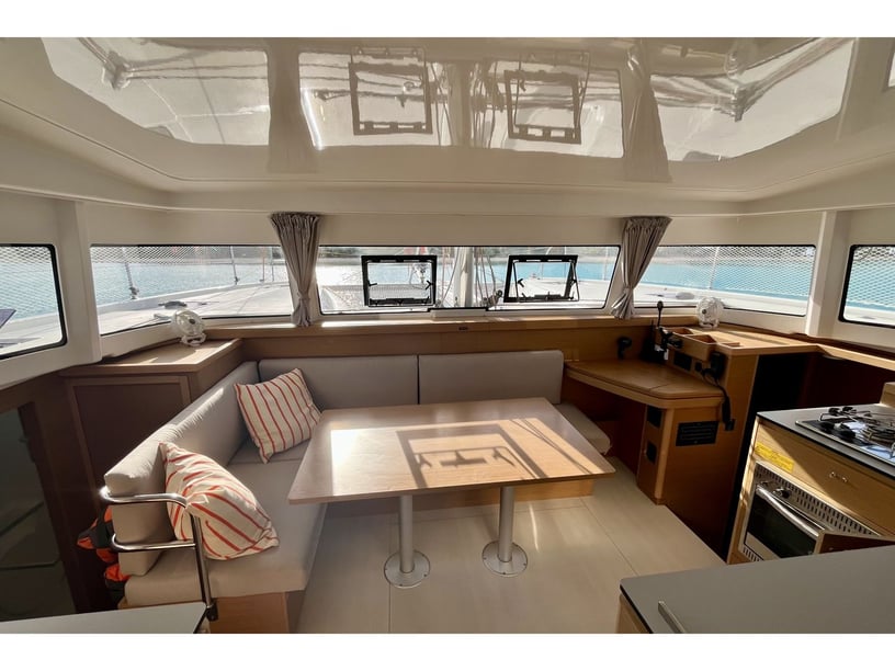 Papeete, Tahití Catamarán Cabina 4  8  literas 8  invitados 11.33 m Número de anuncio: #21181 3