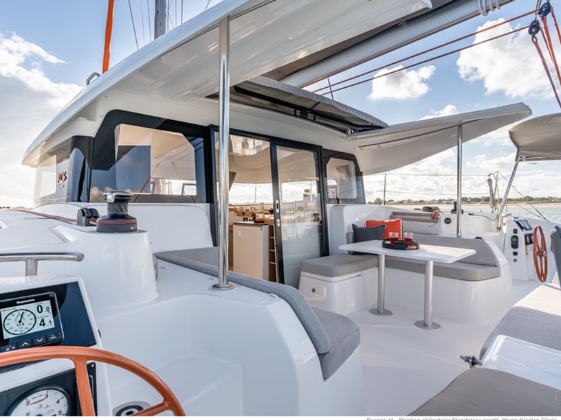 Papeete, Tahiti Catamaran Cabine 3  Couchettes 6  Invités 6  11.33 m Numéro de l'annonce: #21181 5