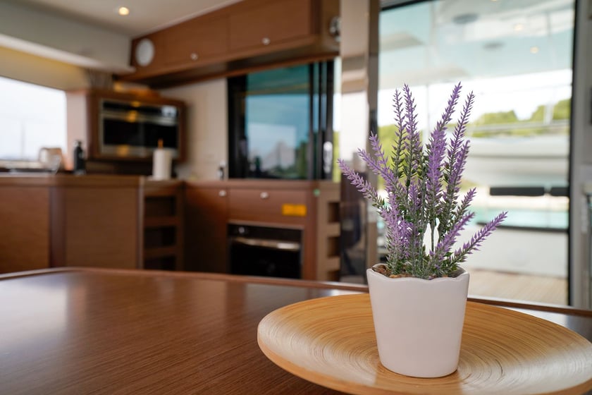 Seget Donji Katamaran 4 Kabine 8 Liegeplätze 8 Gäste 12.94 m Nummer des Inserats: #21208 3