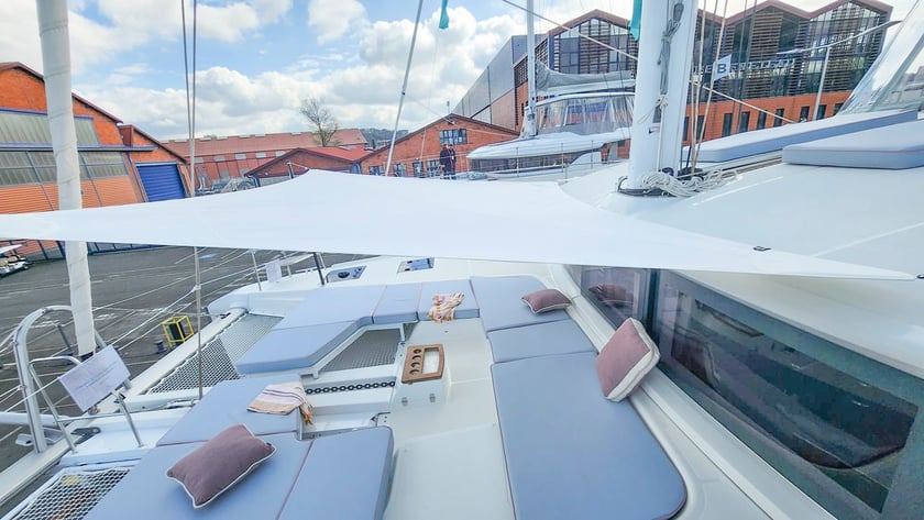 Sant Antoni de Portmany Catamaran Cabine 6  12  slaapplaatsen 12  gasten 15.35 m Lijstnummer: #21220 3