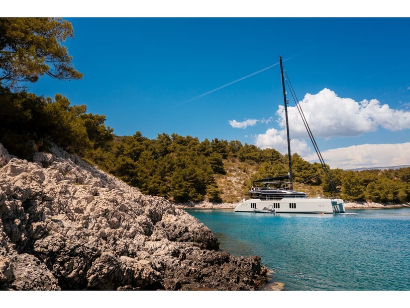 Kaštel Gomilica Catamaran Cabine 4  Couchettes 8  Invités 8  22.78 m Numéro de l'annonce: #21224