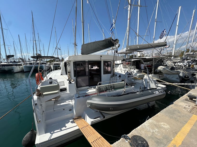 Volos Catamaran Cabine 4  8  slaapplaatsen 8  gasten 12 m Lijstnummer: #21242