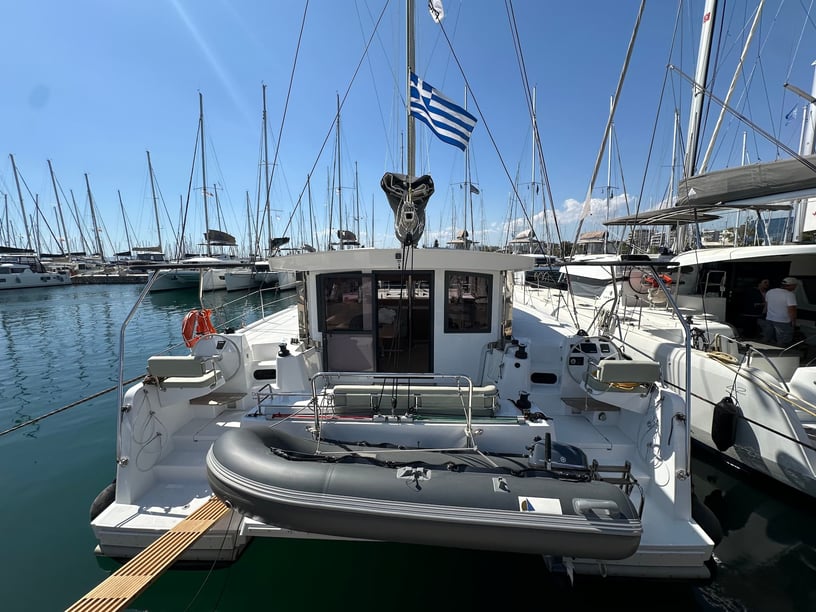 Volos Catamaran Cabine 4  8  slaapplaatsen 8  gasten 12 m Lijstnummer: #21242 3