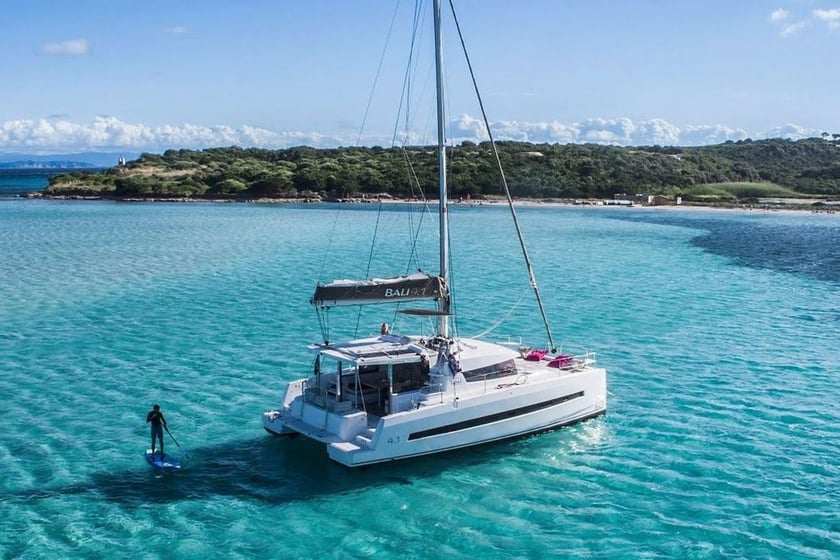 Piombino Catamaran Cabine 4  Couchettes 8  Invités 8  12.37 m Numéro de l'annonce: #21245