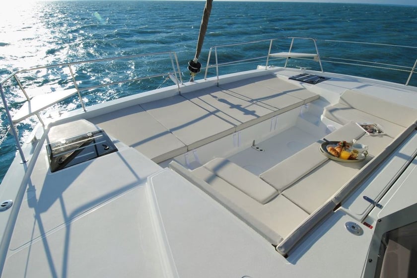 Piombino Catamaran Cabine 4  Couchettes 8  Invités 8  12.37 m Numéro de l'annonce: #21245 5