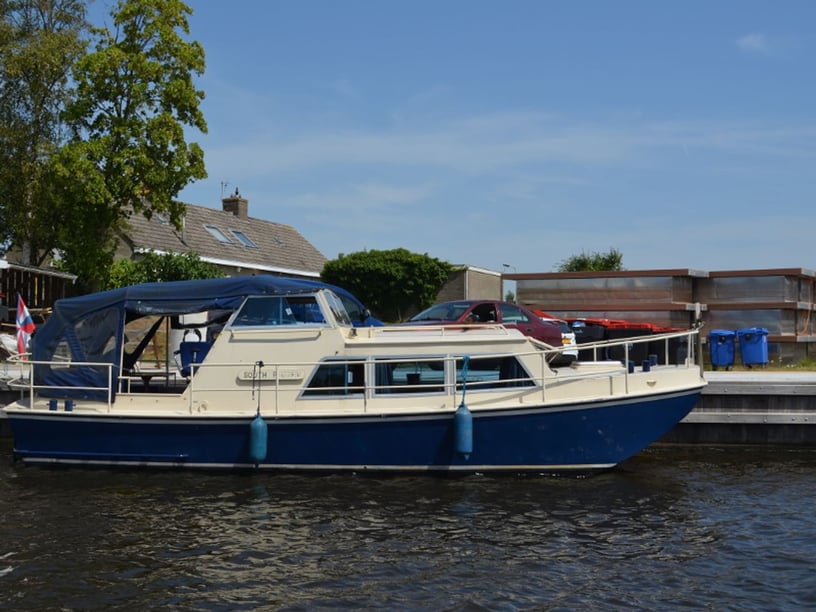 Drachten Motorboat 1 cabin 3 berths 3 guests 8.5 m Listing Number: #21247