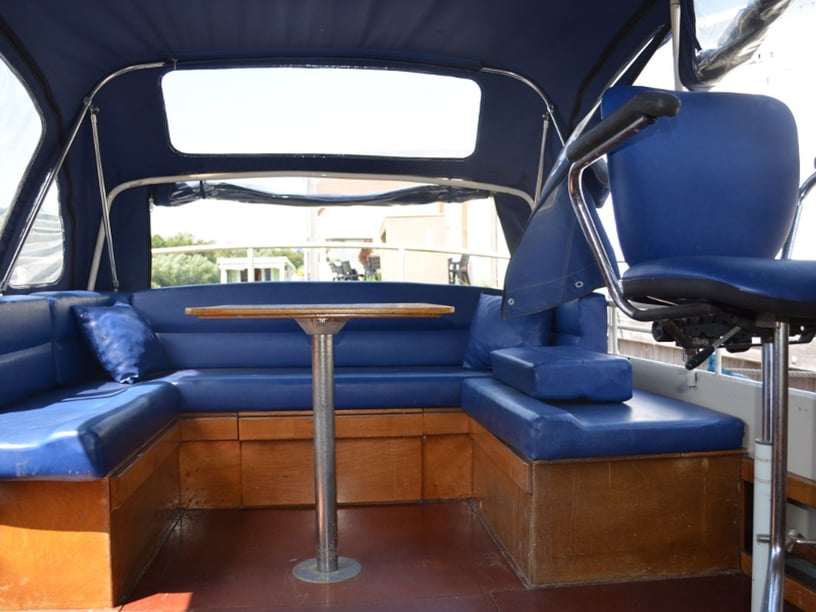 Drachten Motorboat 1 cabin 3 berths 3 guests 8.5 m Listing Number: #21247 3
