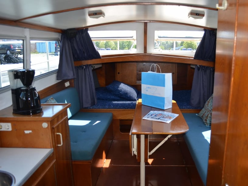 Drachten Motorboat 1 cabin 3 berths 3 guests 8.5 m Listing Number: #21247 2