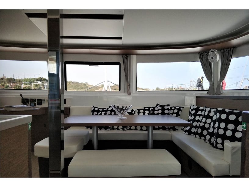 Lavrion Catamaran 6 cabin 8 berths 12 guests 13.99 m Listing Number: #21261 2