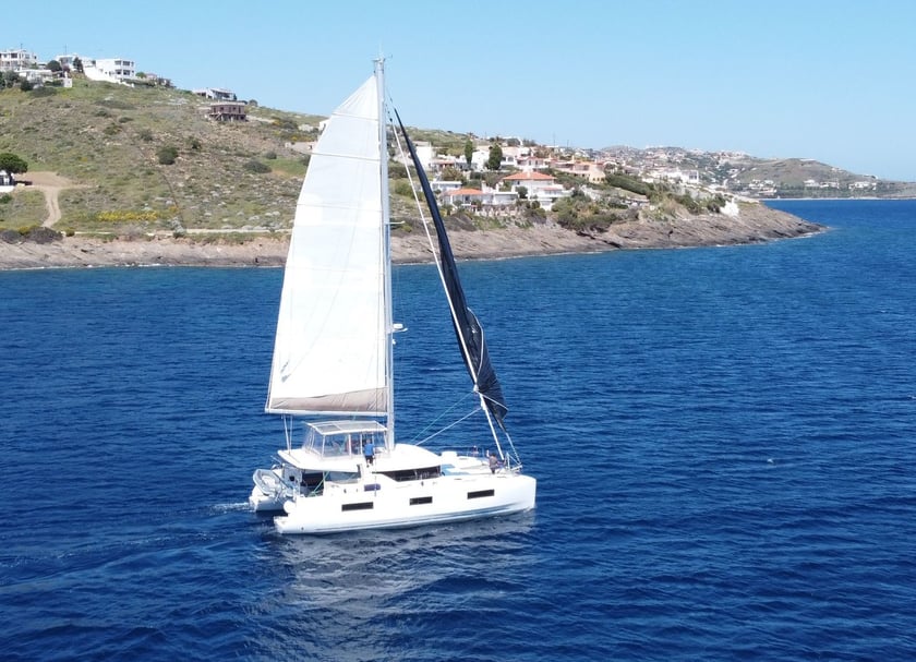 Lavrion Catamaran 6 cabin 8 berths 12 guests 13.99 m Listing Number: #21261 5