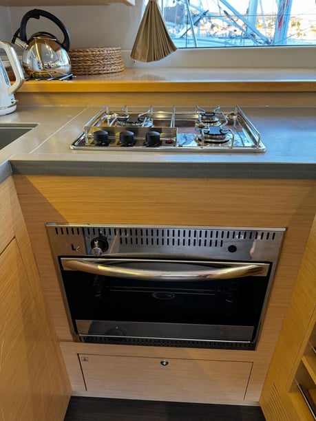 Rogoznica Catamaran Cabine 6  Couchettes 12  Invités 12  13.92 m Numéro de l'annonce: #21269 3