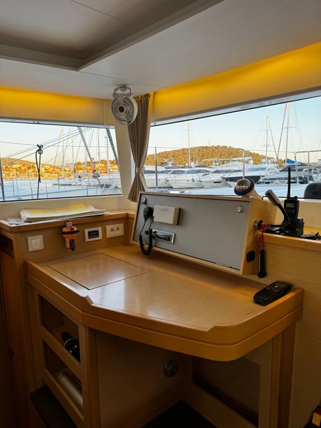 Rogoznica Catamaran Cabine 6  Couchettes 12  Invités 12  13.92 m Numéro de l'annonce: #21269 5