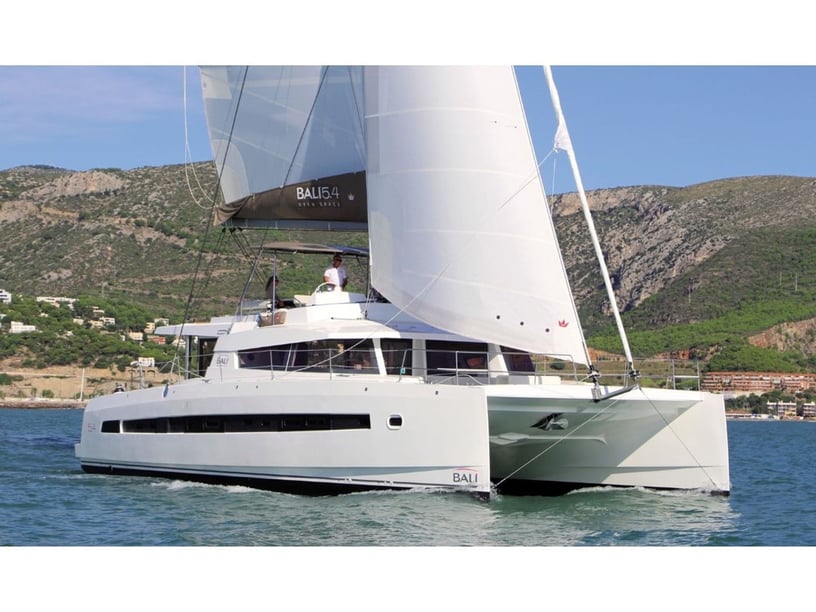 Porto Rotondo - Punta Asfodeli Catamaran Cabine 5  12  slaapplaatsen 12  gasten 16.8 m Lijstnummer: #21284