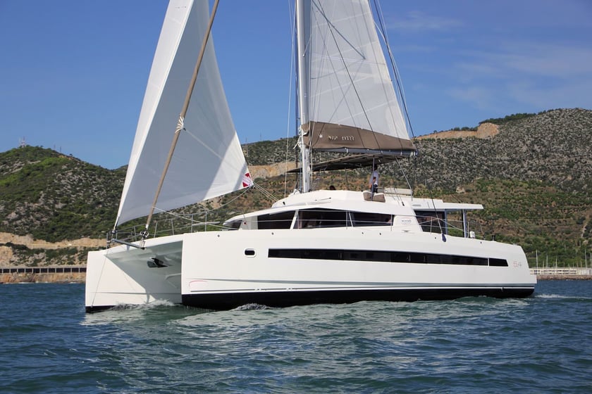 Porto Rotondo - Punta Asfodeli Catamarán Cabina 7  12  literas 12  invitados 16.8 m Número de anuncio: #21284