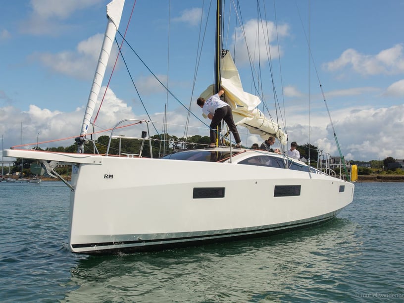 Bormes-les-Mimosas Segelboot 3 Kabine 6 Liegeplätze 6 Gäste 11.8 m Nummer des Inserats: #21324