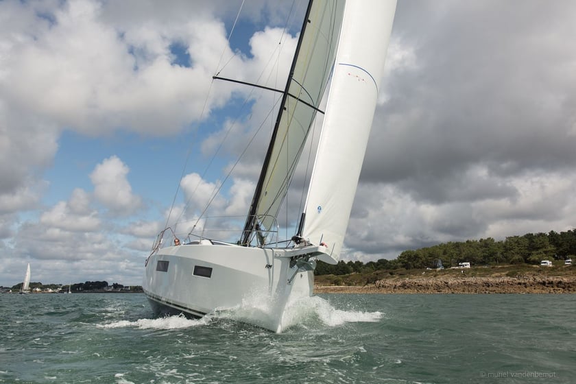 Bormes-les-Mimosas Segelboot 3 Kabine 6 Liegeplätze 6 Gäste 11.8 m Nummer des Inserats: #21324 3