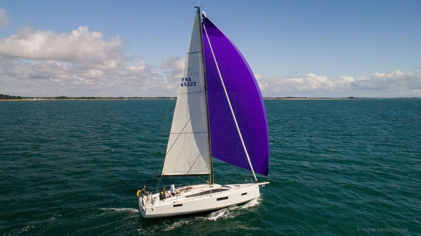 Bormes-les-Mimosas Segelboot 3 Kabine 6 Liegeplätze 6 Gäste 11.8 m Nummer des Inserats: #21324 4