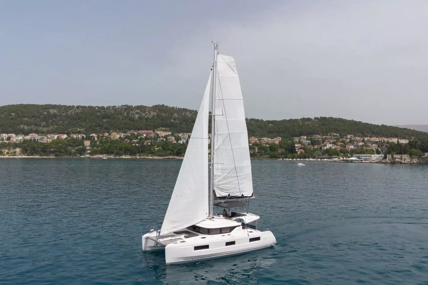 Spalato Catamarano cabina 6  cuccette 12  12  ospiti 13.99 m Numero dell'inserzione: #21325 3