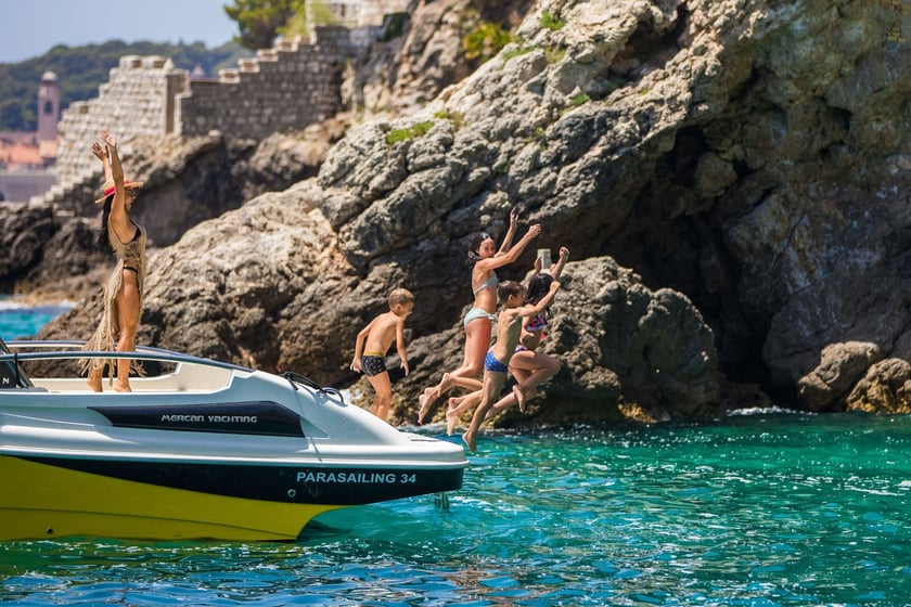 Dubrovnik Motorboat   12 guests 10.3 m Listing Number: #21338 5