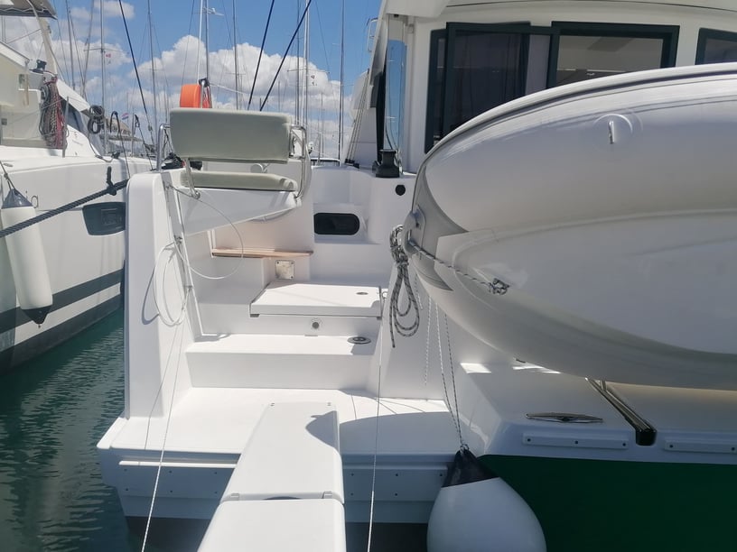 Pola Catamarano cabina 3  cuccette 8  8  ospiti 11.78 m Numero dell'inserzione: #21341