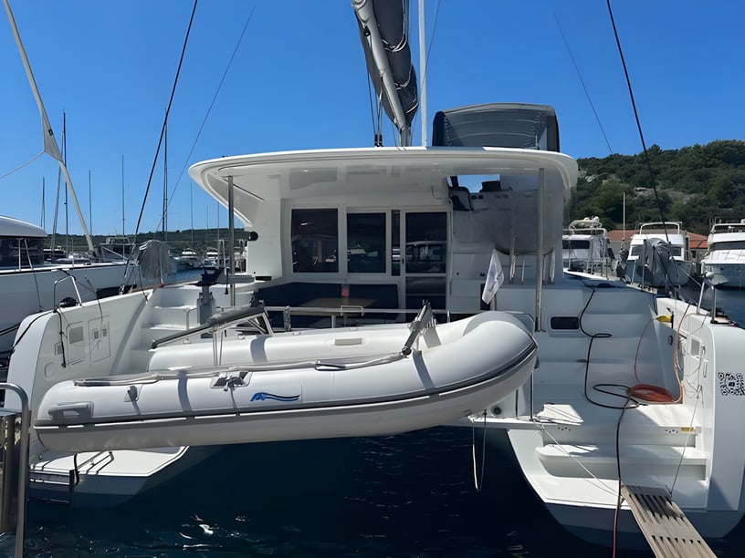 Primošten Catamaran 4 cabin 10 berths 10 guests 11.74 m Listing Number: #21346