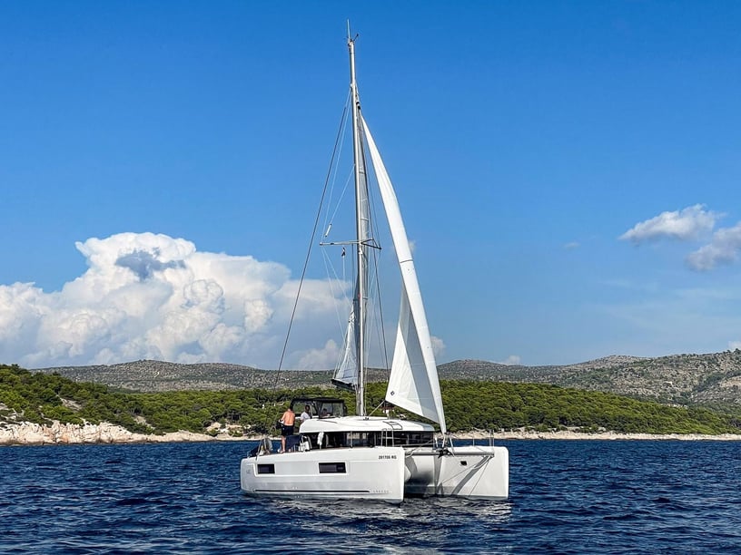 Primošten Catamaran 4 cabin 10 berths 10 guests 11.74 m Listing Number: #21346