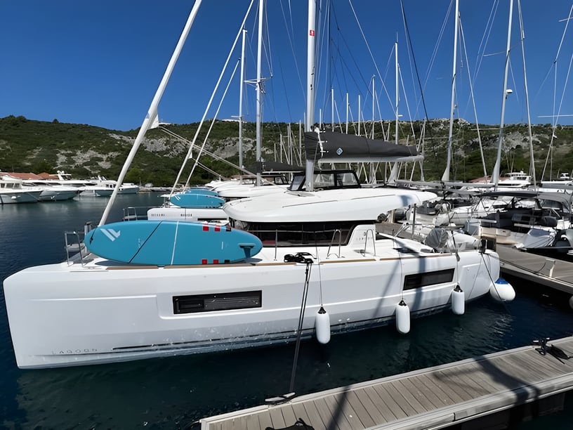 Primošten Catamaran 4 cabin 10 berths 10 guests 11.74 m Listing Number: #21346 3