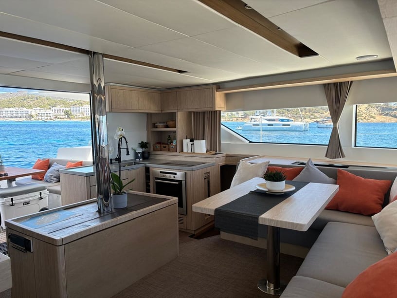 Ibiza Catamaran Cabine 5  10  slaapplaatsen 10  gasten 14.75 m Lijstnummer: #21358 2