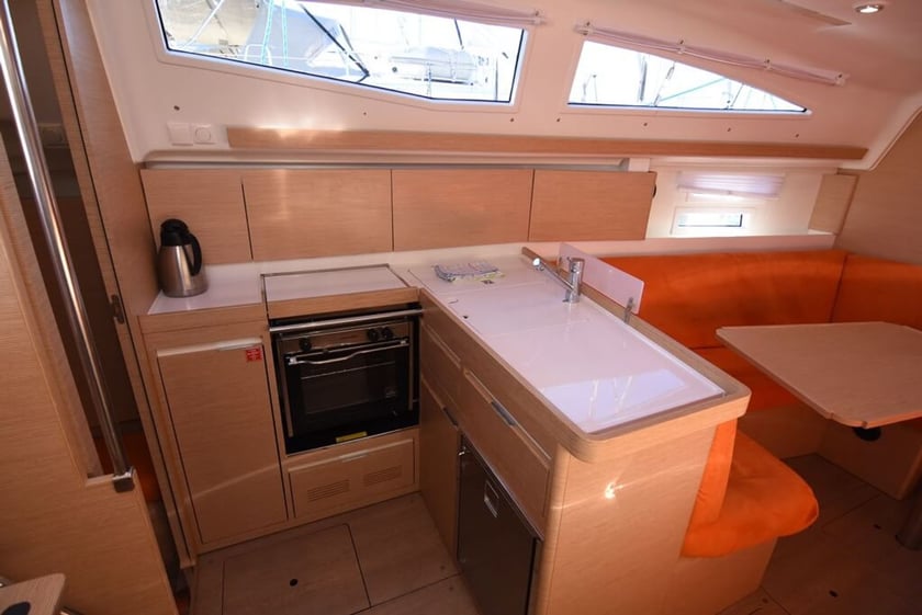 Punat Segelboot 3 Kabine 6 Liegeplätze 6 Gäste 9.99 m Nummer des Inserats: #21363 3