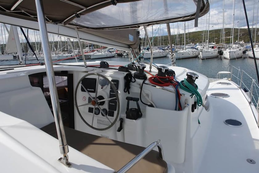 Punat Catamaran Cabine 6  10  slaapplaatsen 10  gasten 11.89 m Lijstnummer: #21365 4