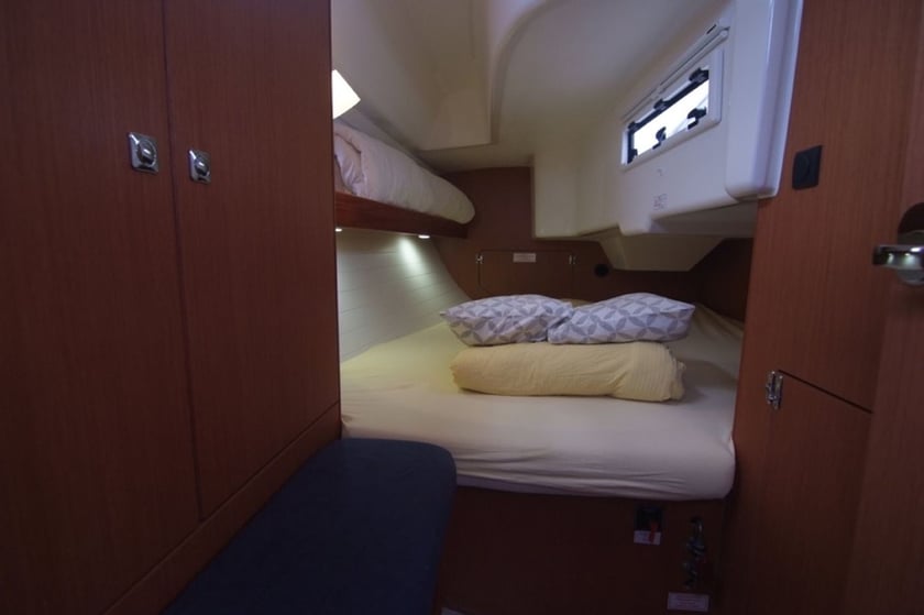 Punat Zeilboot Cabine 2  6  slaapplaatsen 6  gasten 9.99 m Lijstnummer: #21372 5