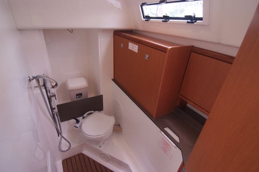 Punat Zeilboot Cabine 2  6  slaapplaatsen 6  gasten 9.99 m Lijstnummer: #21372 3